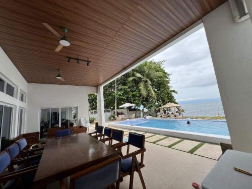 Sand Castle Villa - Classic Beachfont Luxury