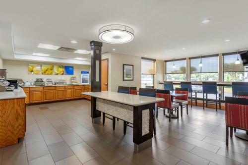 Comfort Inn & Suites Little Rock Airport - image 19