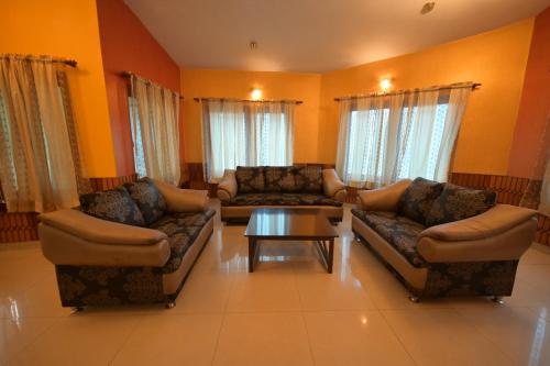 Étterem, HOTEL SANJEEVNY in Bajaura