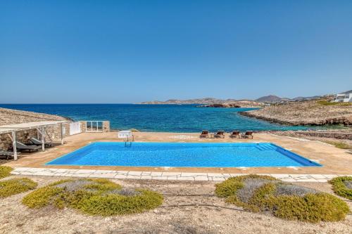 Villa by the Sea with pool Parasporos Paros 1 – khách sạn tại Parasporos