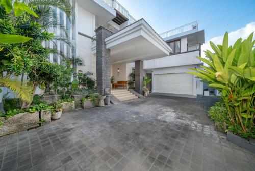 JOS Villa Canggu - Batu Bolong - image 5