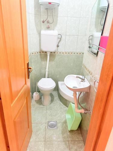 Apartmani Miladinović (Apartmani Miladinovic) in Sutomore Town Center