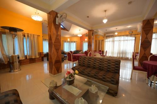 Étterem, HOTEL SANJEEVNY in Bajaura