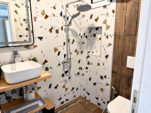 Amfitriti 30meter to beach 6min Old Town 2BD 4PL - image 2