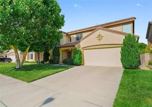 #Marbella Lane - Lit & Laid Back Eastvale Home, Corona