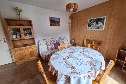 Apartment with terrace in a chalet in Le Mollard