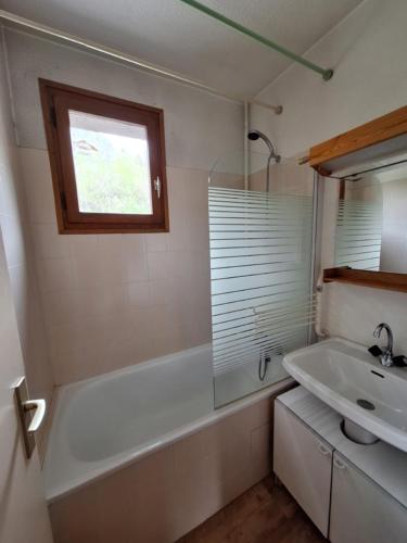 Apartment with terrace in a chalet in Le Mollard