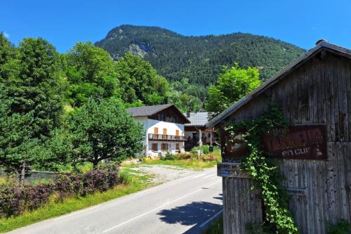 Apartment with terrace in a chalet in Le Mollard