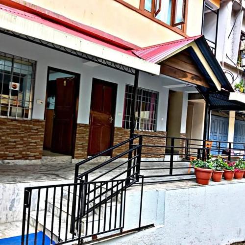 Daksha Tarayana Grand Hotel - image 3
