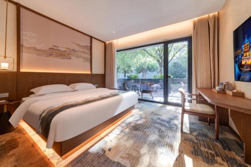 Floral Hotel Yinshiyi Chang'an, Xi'an Bell and Drum Tower Sajinqiao Subway Station