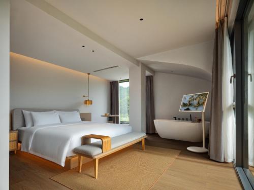 Zhangjiajie National Park RU Hotel--Free one way pick up service over 2 nightFree fresh coffeeAttraction Tickets Serivce in advance - image 5