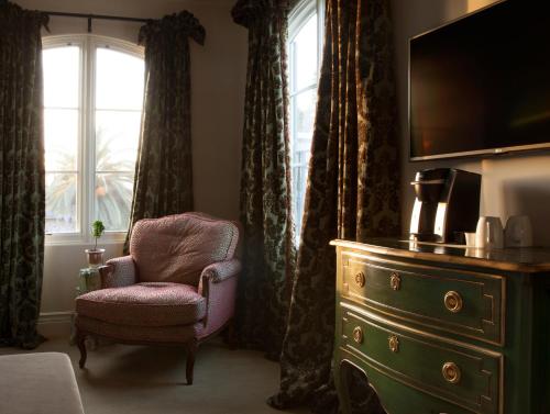 room detail thumbnail 1