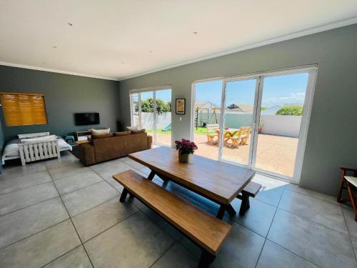 Vista, The Kite Cottage in Country Club