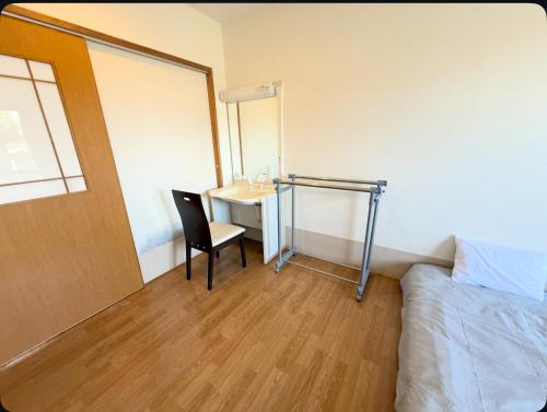 room detail thumbnail 2