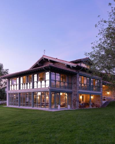 Wishome-Casa centenaria con piscina privada y jardín para disfrutar de un verano más fresco (Wishome-Casa centenaria con piscina privada y jardin para disfrutar de un verano mas fresco) in Valdaliga