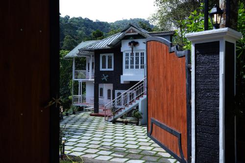 ทางเข้า, Nature Harmony in เอลลัคกัล