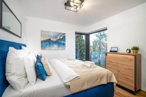Modern Nature Retreat w Pool, PS5 & Hot Tube in 薩札瓦