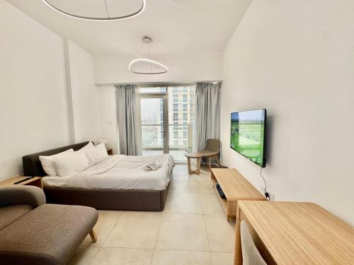 Homes2Retreat - Cozy Studio with Pool and Sauna in Al Furjan, Dubái