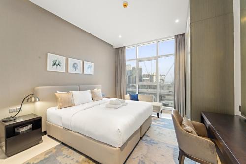 Spacious 1BR with Balcony and Pool Access, Dubai