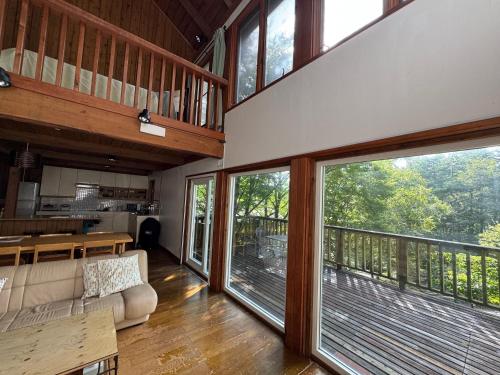Cabin A MtFuji view, BBQ, lake Saiko 3mins, hammock, wood deck