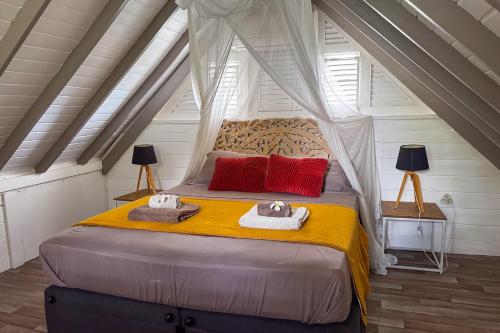 Lodge 2 - Hibiscus - Jaccuzi Privé (Lodge 2 - Hibiscus - Jaccuzi Prive) in Les Anses-d'Arlet