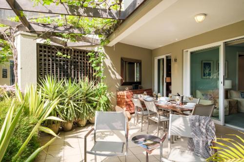 Secure 2bed Apartment in the Marina Carradale 002 - image 12