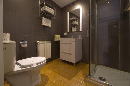 Hostal Misericordia - image 8