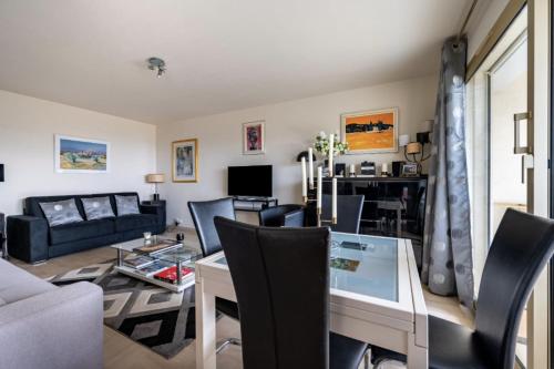 Studio with sea and pool view in เลอ กานเนต์