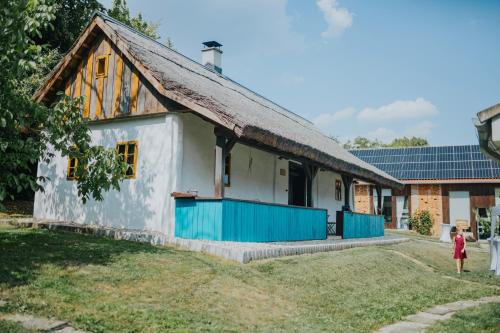 2 bedrooms, 3 beds