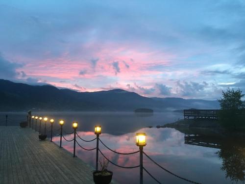 Revsnes Hotel in บิกลอนด์ส์ฟยูร์ด