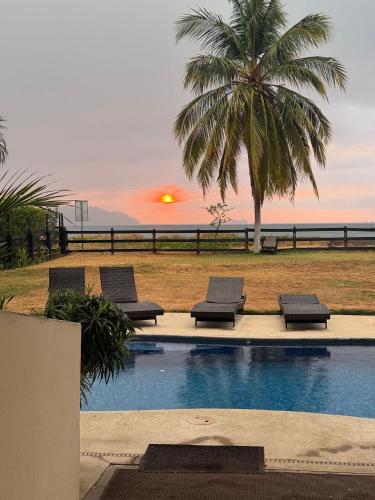 Басейн, Beachfront2 bed 2 bathPortreroFlamigo-Marina in Потреро