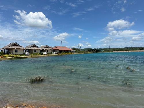 Nabua Thalenoi Resort นาบัว ทะเลน้อย รีสอร์ท in Khuan Khanun