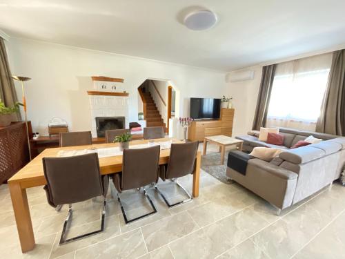 Villa Lili Apartments in Balatonkeresztur