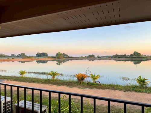 Nabua Thalenoi Resort นาบัว ทะเลน้อย รีสอร์ท in Khuan Khanun