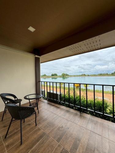 Nabua Thalenoi Resort นาบัว ทะเลน้อย รีสอร์ท in Khuan Khanun