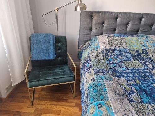 Charming room by Rock Church, Helsinki (photo 8)