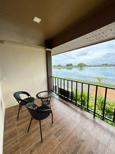 Nabua Thalenoi Resort นาบัว ทะเลน้อย รีสอร์ท in Khuan Khanun