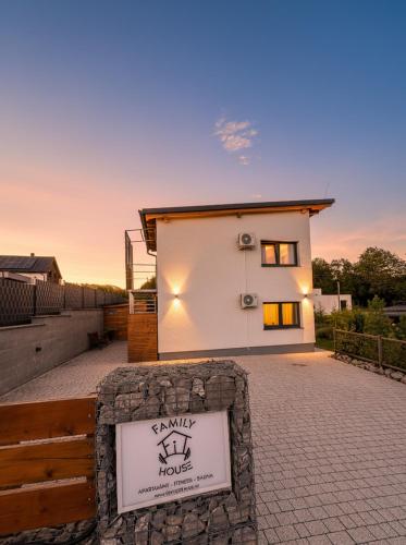 Viesnīcas āriene, FamilyFitHouse in Vendrine