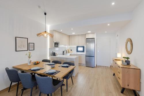 Cosy Casa Nalia - Apartment with Terrace, Pools & Jacuzzi