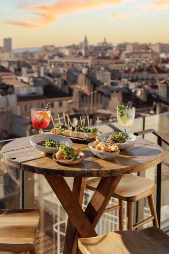 The Babel Community Hotel - Vieux Port in Old Port of Marseille - La Canebière