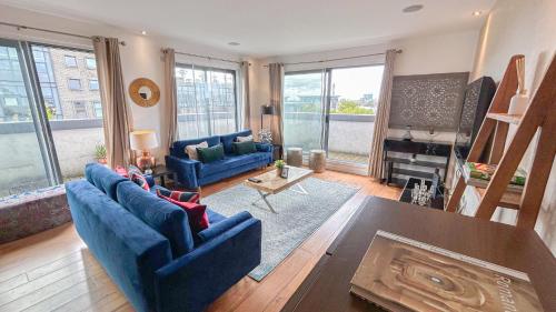 NEW 3-Bedroom King's Cross flat with Balcony, Free WiFi and lift access near St Pancras International, Angel, Islington,