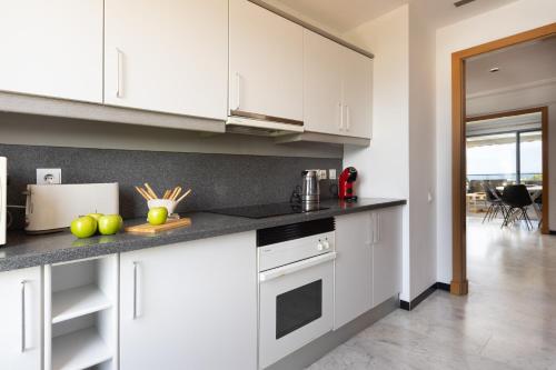 virtuvė, Lets Holidays Apartment Sea Views in Barcelona in Villa Olimpica