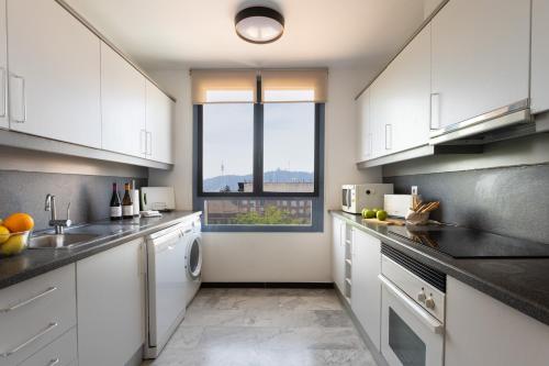virtuvė, Lets Holidays Apartment Sea Views in Barcelona in Villa Olimpica