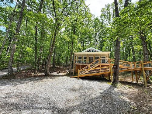 Coyote Cabin at Woodland Retreat at DeSoto beside DeSoto State Park in Fort Payne (Alabama)