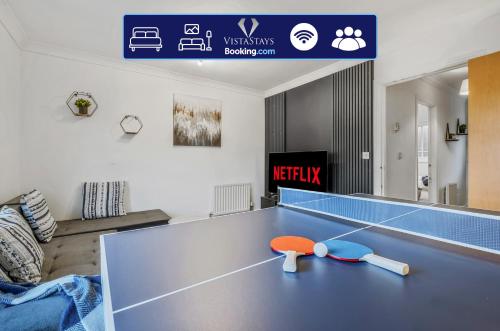 4 Bed House By Vista Stays Short Lets & Serviced Accommodation Manchester With Pool Table, Free Parking & Near Manchester City, Manchester