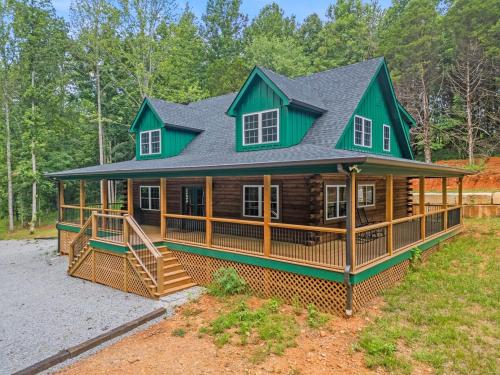 Log Cabin Sleeps 6 Woodsy Retreat! in Coopertown
