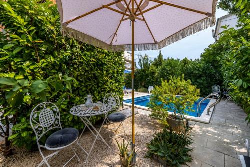 Dalmatian 230m2 with pool and garden near the old town for families, Split (photo 4)