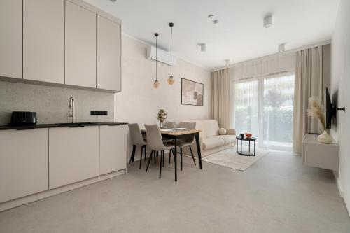 Luksusowe Apartamenty w Centrum Wrocławia Blisko Parku z Klimatyzacją w Salonie by Noclegi Renters, Breslau (Foto 10)