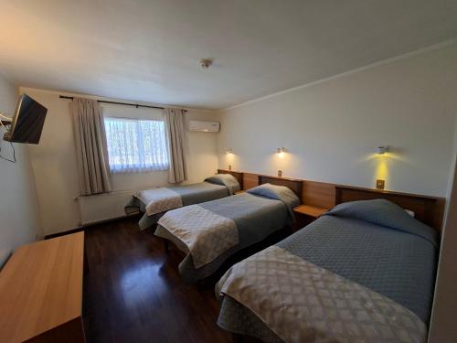 3 twin beds