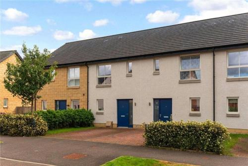 Oatlands Oasis-FREE PARKING-2 Minutes from M74, Glasgow
